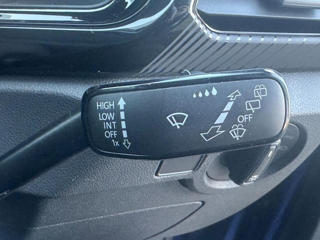 
								2021 Volkswagen T-Cross 1.0 TSI Black Edition full									