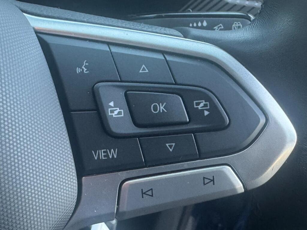 
								2021 Volkswagen T-Cross 1.0 TSI Black Edition full									