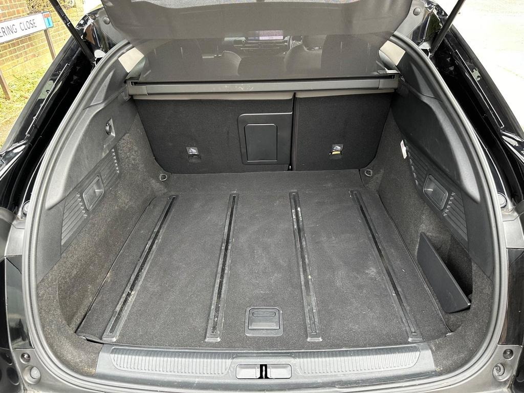 
								2022 Citroen C5 X 1.2 PureTech Shine EAT8 full									