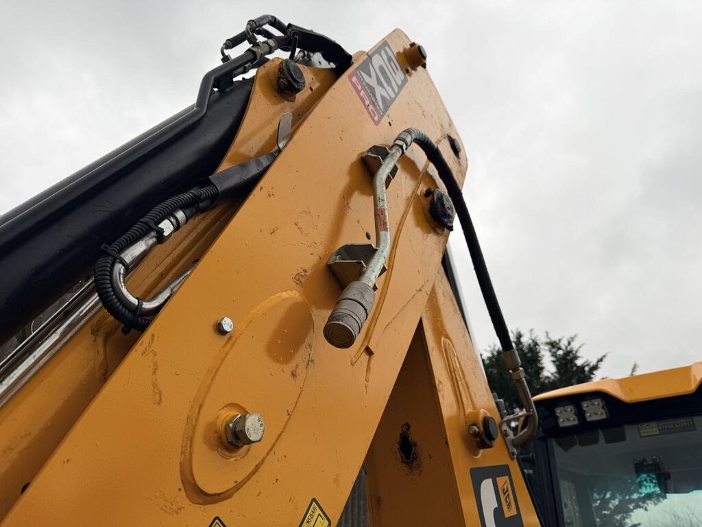 
								2021 JCB 3CX PRO full									