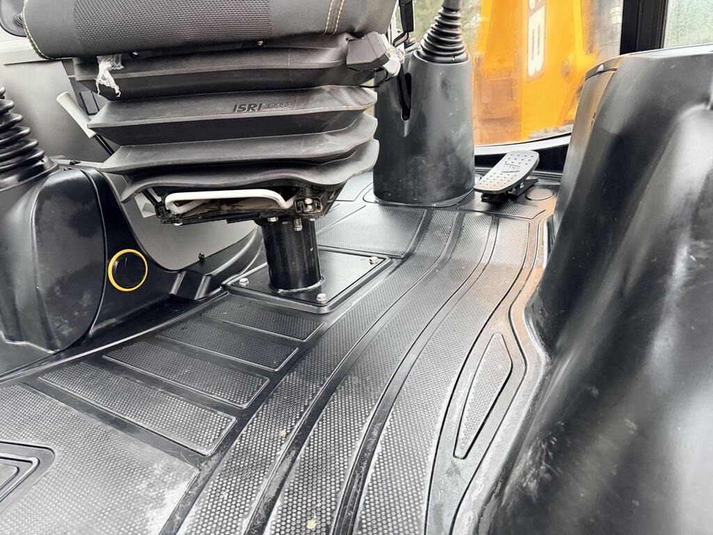 
								2021 JCB 3CX PRO full									