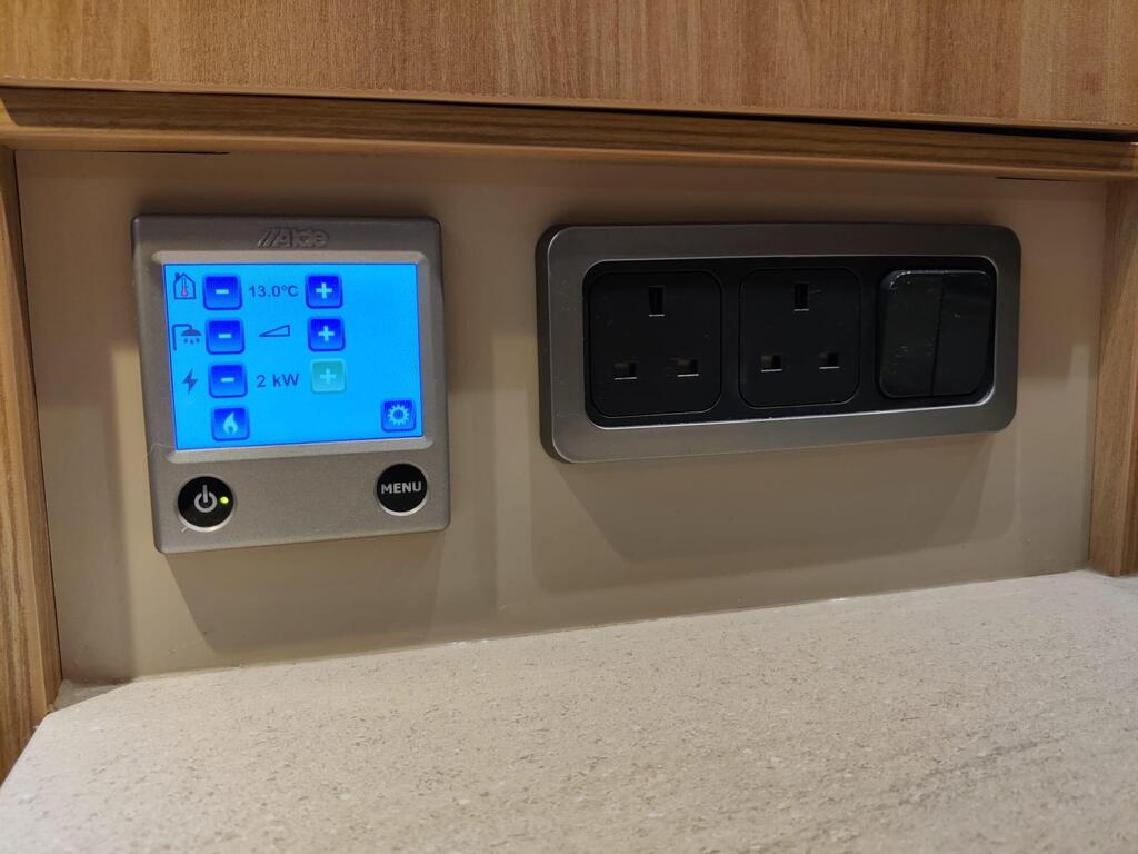 
								2016 Bailey Seville Unicorn 3 Berth 2 full									